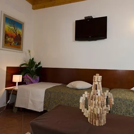 Ξενοδοχείο με διαμερίσματα Ristorante Al Cardellino